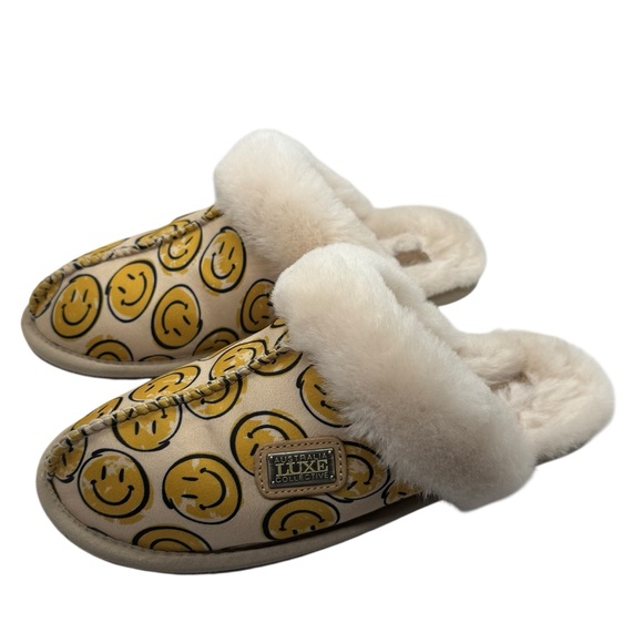 Australia Luxe Collective Shoes - Australia Luxe Collective Sheep Fur Happy Face Closed Toe Mule Leather Slippers